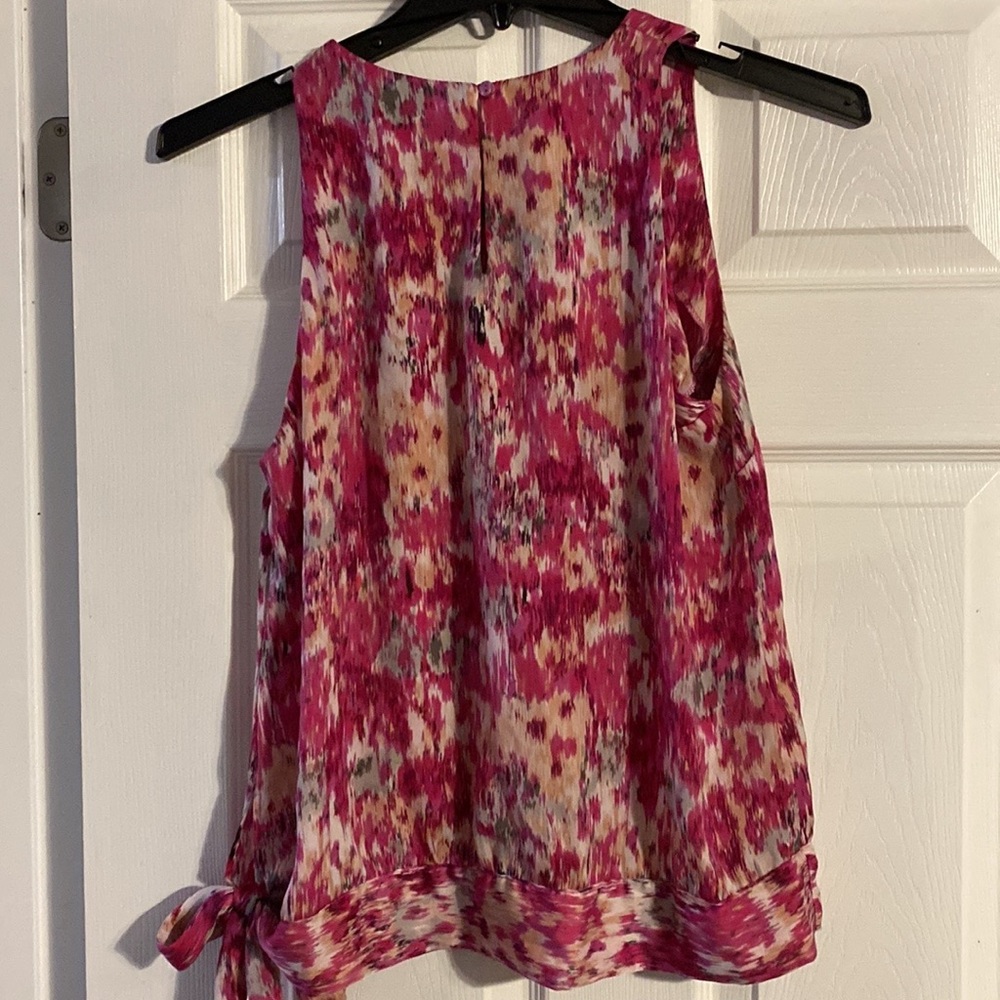 Apt 9 size large sleeveless blouse with side tie.